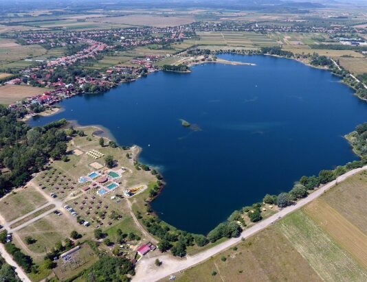 Про озеро Дийда на Закарпатті, яке служить людям заміною моря